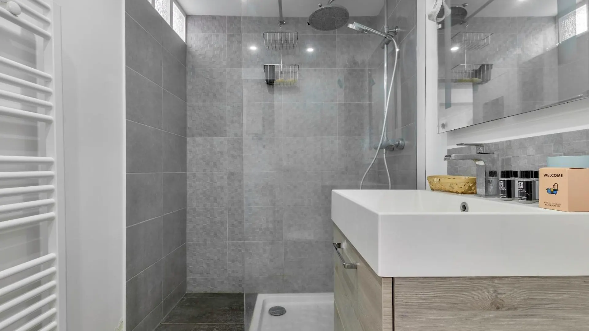 Faubourg St Martin - Canal Saint Martin Chaleureux Apartment